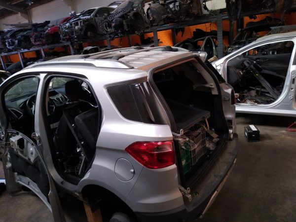lateral e traseira Ford Ecosport