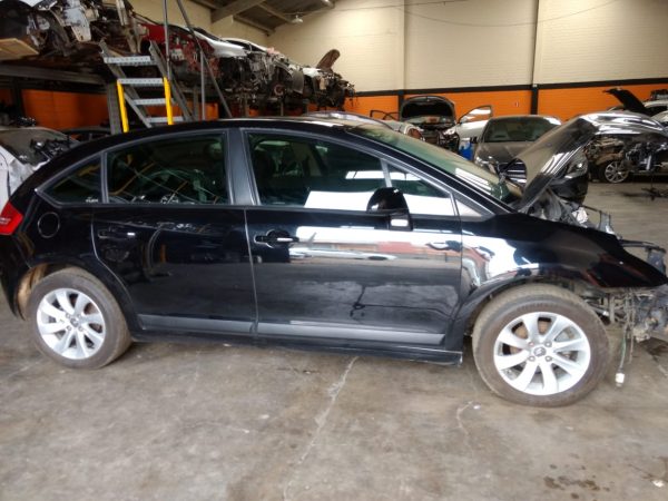 lateral Citroen C4 Hatch 1.6 16V 2010