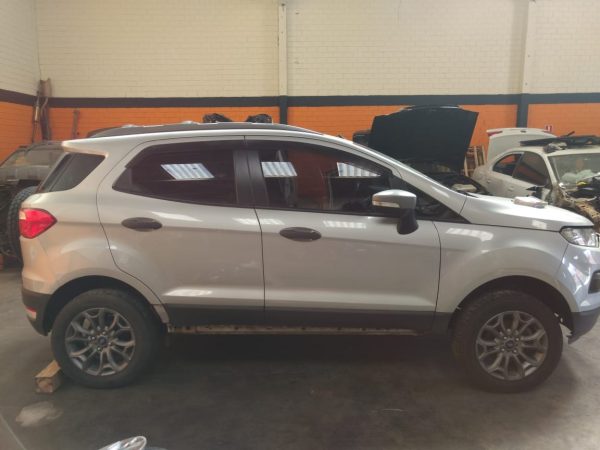 lateral Ford Ecosport